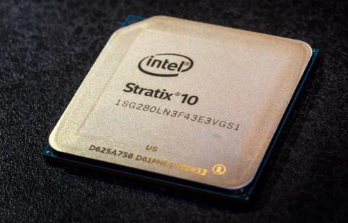 Intel Stratix 10GX 280H FBGA-1760 FPGA-Chip mit 28,3-Gbit / s-Transceivern und einem ARM A53-Prozessor.