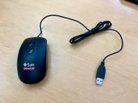 Optische USB-Scrollmaus Oracle von Sun Microsystems (schwarz) mit Spiralkabel.