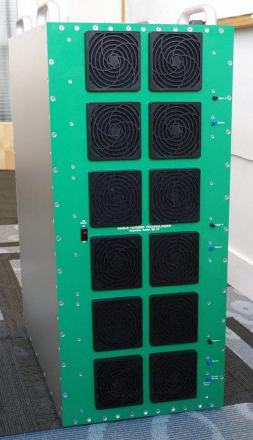 EHT Inductive Adder mit modularem Systemdesign erzeugte 40-100 ns Pulse mit schnellen 11 ns Anstiegszeiten und 35 kV Leistung. 