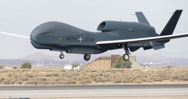 Militär und Verteidigung: Global Hawk ist ein ferngesteuertes Überwachungsflugzeug in großer Höhe.