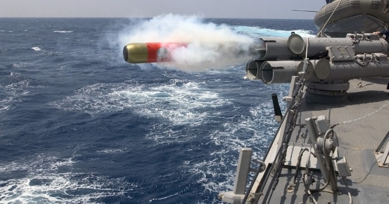 Militär und Verteidigung: Torpedo ist eine Unterwasser-Fernkampfwaffe.